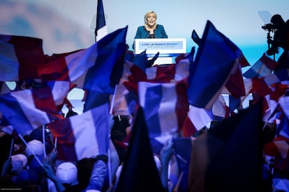 La líder del Reagrupamiento Nacional francés, Marine Le Pen, en un mitin para las elecciones europeas, este domingo en París.