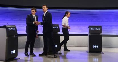 Albert Rivera, Pedro Sánchez y Pablo Iglesias, al inicio del debate electoral organizado por EL PAÍS.