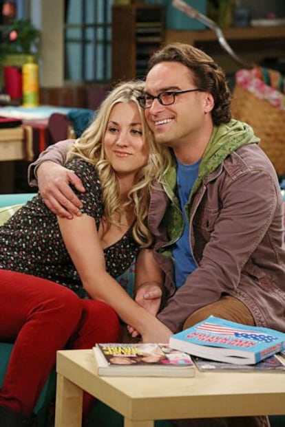 Kaley Cuoco (Penny) y Johnny Galecki (Leonard) en 'The big bang theory'.