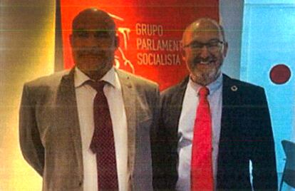 el exdiputado del PSOE Juan Bernardo Fuentes y del mediador Marco Antonio Navarro Tacoronte.