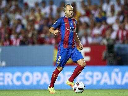 Iniesta, durante un tramo del partido contra el Sevilla, el pasado domingo, antes de lesionarse. 