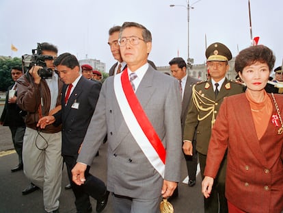 El presidente Alberto Fujimori y la primera dama, Susana Higuchi, en el día de la independencia en Lima, Perú, el 28 de julio de 1994.