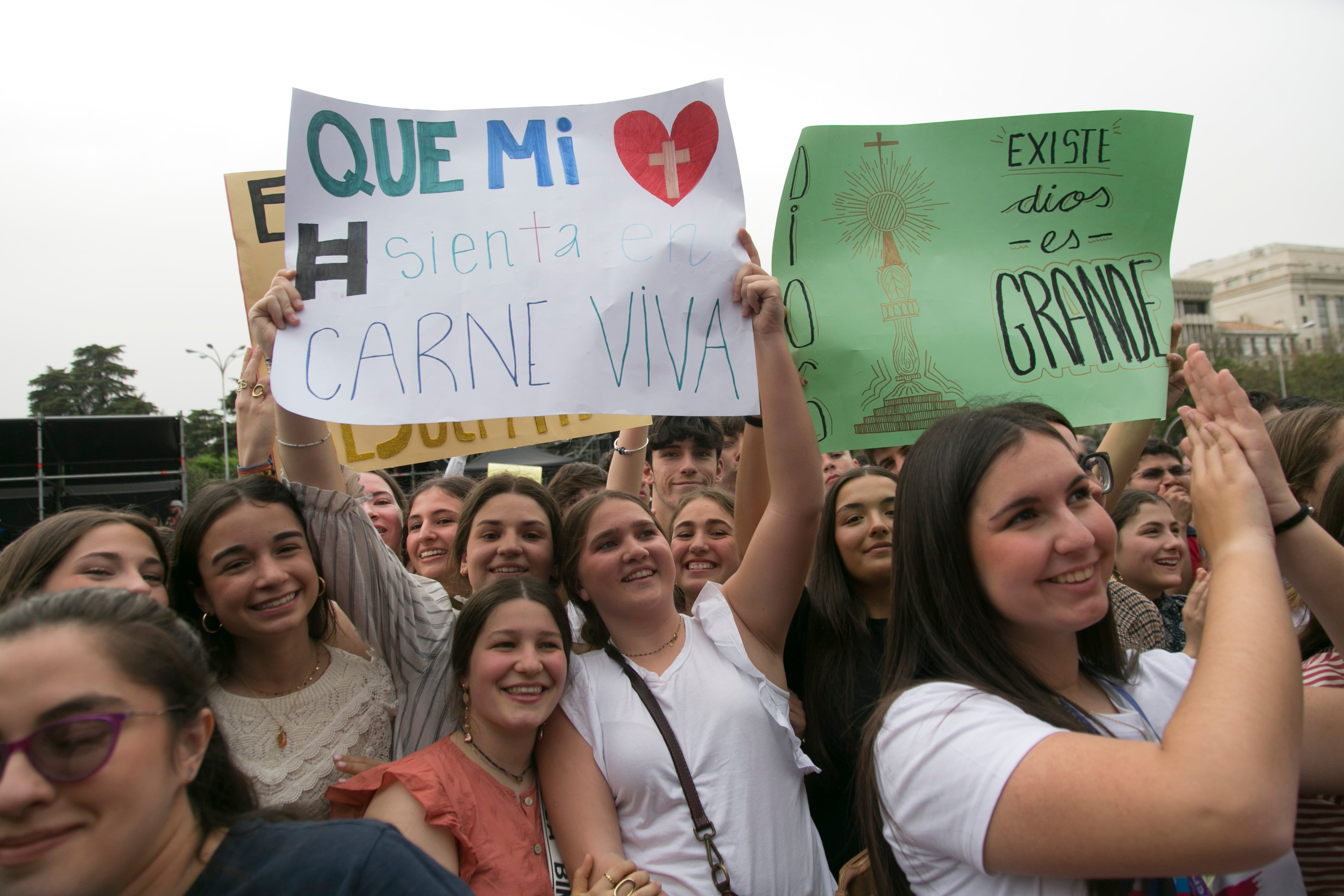 Jóvenes asistentes a la Fiesta de la Resurrección, celebrada en Madrid.