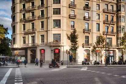 Así es la fachada de Uniqlo en Barcelona.