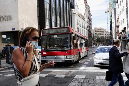 Uno de los autobuses de la EMT de València.