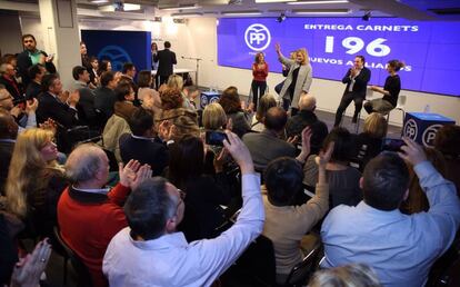 Cristina Cifuentes, durante el acto de entrega de los nuevos carnés.