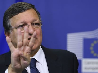 El presidente de la Comisión Europea, José Manuel Durao Barroso, gesticula durante una rueda de prensa.