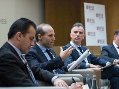 Carles Vergara, profesor del IESE; Andr&eacute;s Benito, de Sareb; Javier Eguidazu, de Dospuntos; David Mart&iacute;nez, de Aedas, y Juan Velayos, de Neinor. 