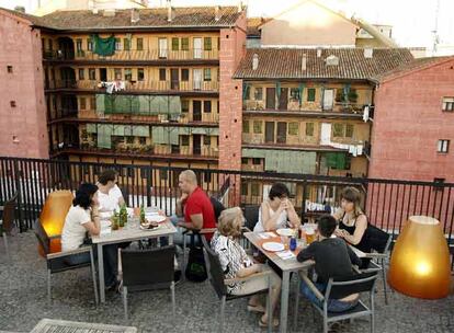 La terraza de la sede de la Universidad a Distancia en Lavapiés puede ser el lugar perfecto para una declaración de amor de verano.