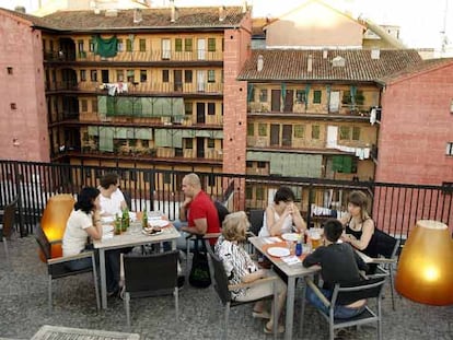 La terraza de la sede de la Universidad a Distancia en Lavapiés puede ser el lugar perfecto para una declaración de amor de verano.