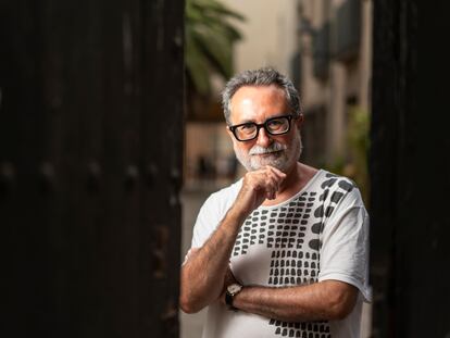 El filósofo barcelonés Joan-Carles Mèlich Sangrà, fotografiado en la Calle Elisabets en el barrio del Raval en 2022.