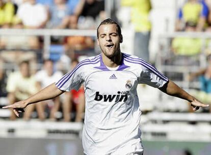 Soldado celebra su gol frente al Cádiz en el Trofeo Carranza