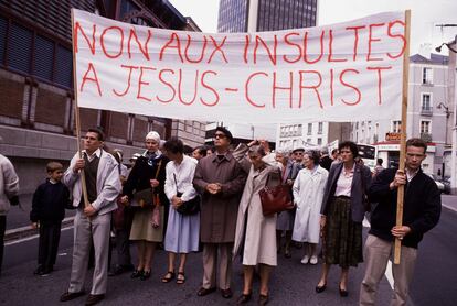 'No a los insultos a Jesucristo', se leía en la pancarta de un grupo que intentó boicotear el estreno en septiembre de 1988 de 'La última tentación de Cristo' en Nantes (Francia).