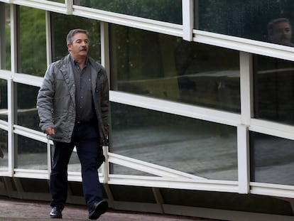 El inspector de seguridad de Adif Carlos Ayuso, a su llegada al juicio del Alvia en la Cidade da Cultura de Santiago.
