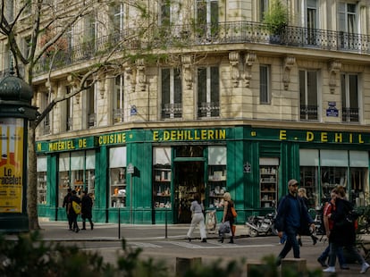 La esquina con la tienda de utensilios de cocina E. Dehillerin, en el centro de París.