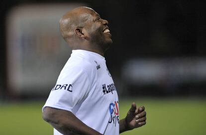 Faustino Asprilla durante un partido amistoso en Bogotá en 2015.