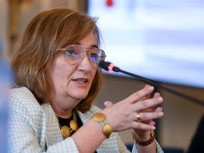 Cristina Herrero, presidenta de la Autoridad Independiente de Responsabilidad Fiscal (Airef), durante su participación este martes en el seminario organizado por la APIE en Santander.