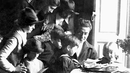 Joaquim Folch i Torres amb els seus nebots, l'any 1924