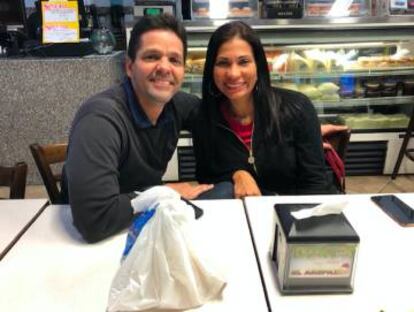 Rafael Barrantes e Indira Cermeño, venezolanos en el exilio en Miami.