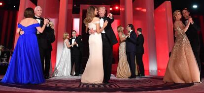 Donald y Melania Trump durante el baile presidencial.