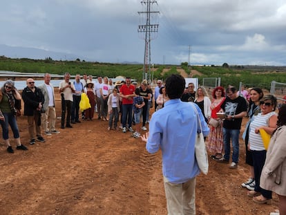 Medio centenar de personas sistieron, el pasado tres de junio, a la inauguración del parque fotovoltaico de Fuente Álamo (Murcia), donde se ubican los paneles para su autoconsumo remoto.