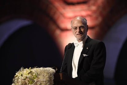 Michael Rosbash recibe el Nobel de Medicina, el 10 de diciembre de 2017 en Estocolmo.