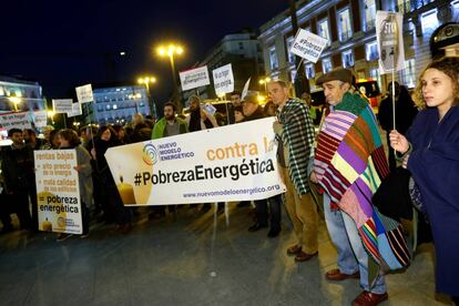 Concentración en la Puerta del Sol de Madrid con ocasión del Día Europeo contra la Pobreza Energética.
 
 
 