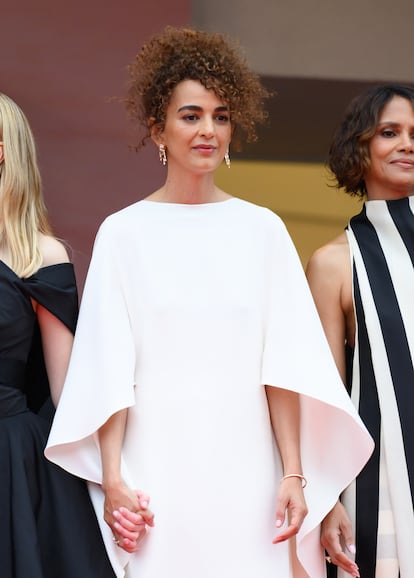 La escritora francesa Leïla Slimani también forma parte del jurado de este año. Un vestido-túnica de mangas amplias fue su apuesta para la presentación.