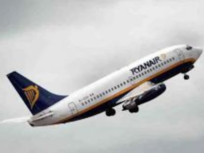 Un avión de Ryanair, en pleno vuelo