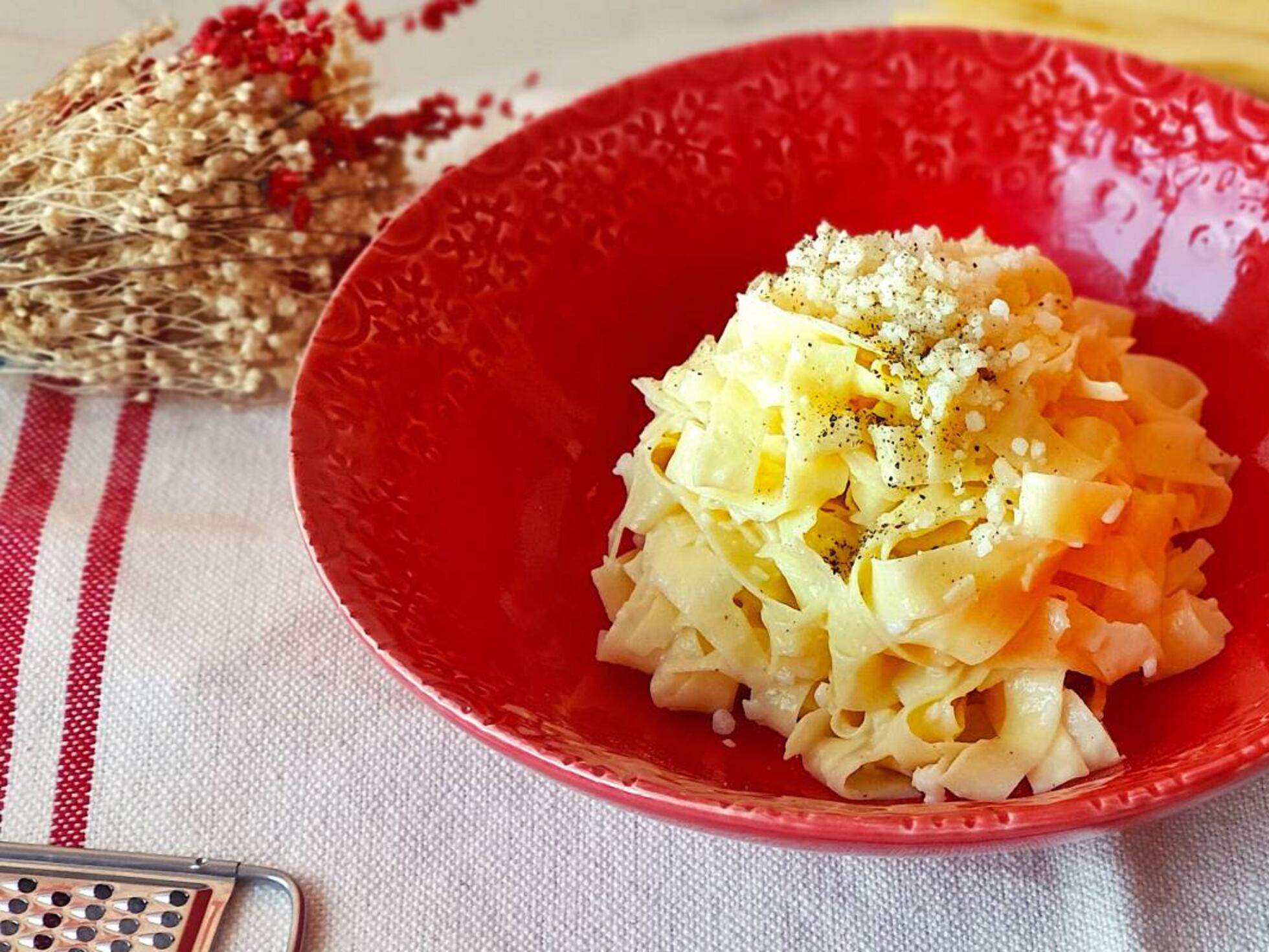 Fetuccine Alfredo: la pasta con dos ingredientes que se hizo leyenda