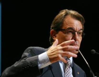 El presidente de la Generalitat, Artur Mas, durante su intervención ayer en la inauguración de la duodécima edición de la jornada económica Gresol, que se celebra en Salou (Tarragona) donde ha destacado la capacidad de Cataluña para captar inversiones extranjeras a pesar del "ruido político" generado por el debate soberanista.