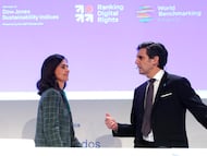 Laura Abasolo y José María Álvarez-Pallete, en noviembre de 2023. .