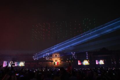 Al final de la intervención del presidente Andrés Manuel López Obrador se realizó un espectáculo con drones que sobrevolaron  al centro del Zócalo formando diferentes mensajes. 