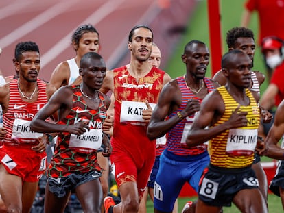 Mohamed Katir, en el centro de la imagen, en la final de 5000m