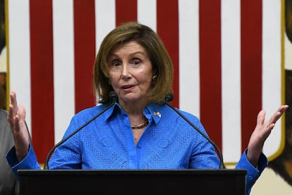 La presidenta de la Cámara de Representantes de los Estados Unidos, Nancy Pelosi, en Tokio el 5 de agosto de 2022, al final de su gira asiática, que incluyó una visita a Taiwán.