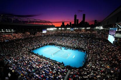 Vista general de la pista donde se disputa la final entre Dominic Thiem y Novak Djokovic.