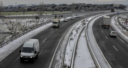 Neu als marges de l'A2, a l'altura de l'aeroport.