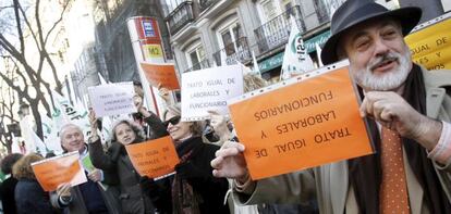 Protesta contra los recortes en la sede de la Consejería de Educación en enero de 2012.
