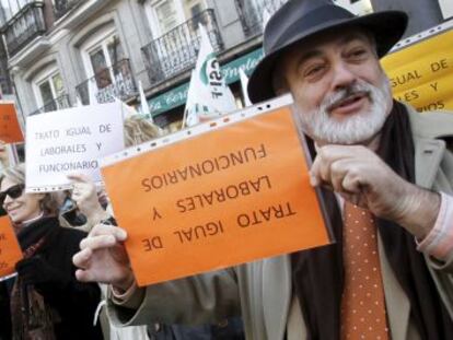 Protesta contra los recortes en la sede de la Consejer&iacute;a de Educaci&oacute;n en enero de 2012.