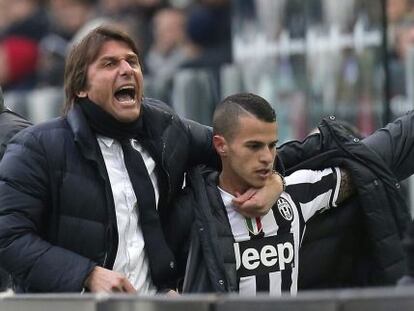 Conte agarra a Giovinco, este domingo en Turín.