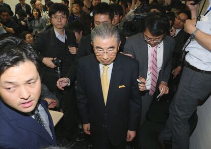 Toshifumi Suzuki, tras anunciar su marcha en una rueda de prensa. 