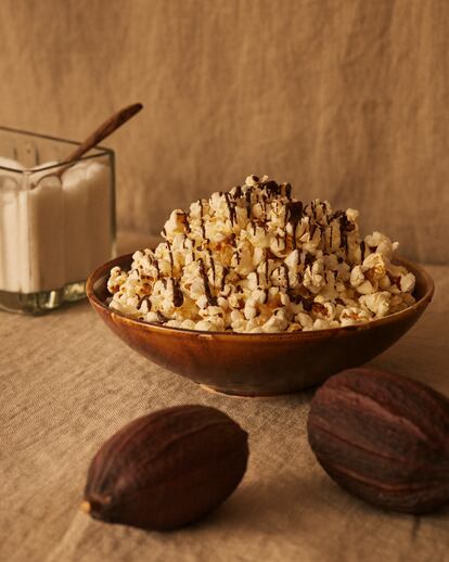Palomitas con chocolate, sal Maldon y pimienta.
