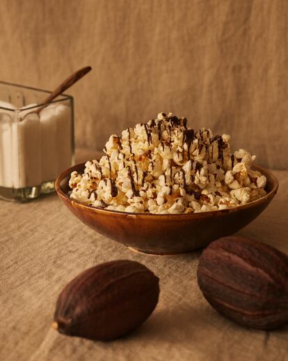 Palomitas con chocolate, sal Maldon y pimienta.