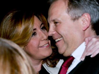 Susana Díaz saluda a Antonio Miguel Carmona, este martes en Madrid.