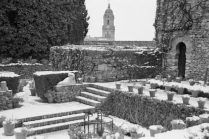 La Alcazaba de Málaga durante la histórica nevada de 1954, que también afectó a otras ciudades andaluzas como Huelva.