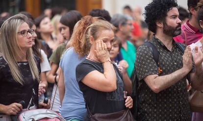 Concentración este martes en Castellón en repulsa por el asesinato de dos menores a manos de su padre.