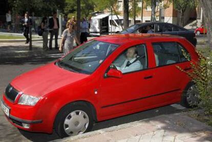 Alfredo Pérez Rubalcaba llega en su propio coche a un acto celebrado ayer en Madrid.