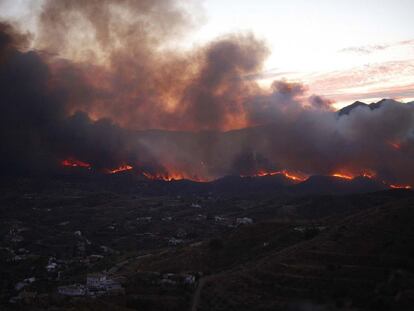 Fuego originado en agosto de 2012, cerca de las casas en Barranco Blanco, en Coín (Málaga).