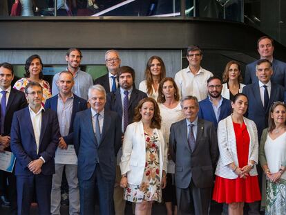 Foto de familia del acto de entrega de la XXI Convocatoria de Ayudas a la Investigación en Salud de Fundación Mutua Madrileña este martes 9 de junio.