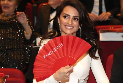 Penelope Cruz a su llegada a la ceremonia de entrega de la 32 Edición de los Premios Goya que se celebra esta noche en el Madrid Marriott Auditorium Hote
